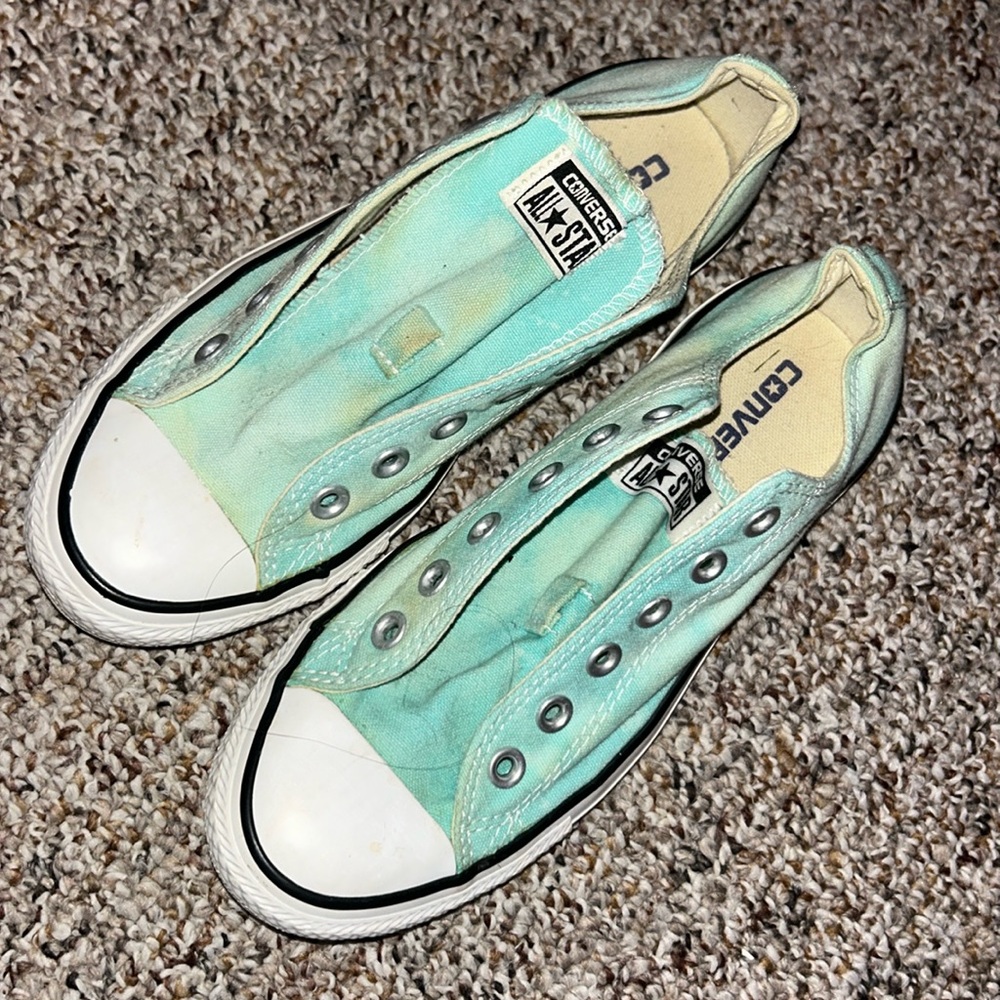 Blue tie dye converse